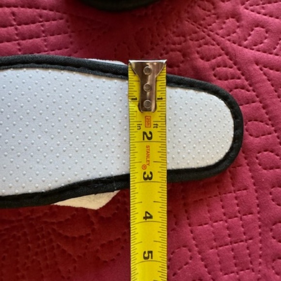 Luxury Childs slippers, small, NEW, white - Picture 5 of 7